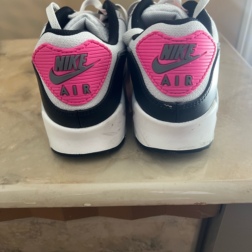 Nike Men's Sneakers Gray with Pink and Orange Highlights - Picture 2 of 6